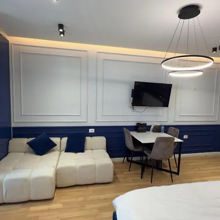 21 Apartment *