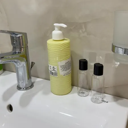 21 Apartment *